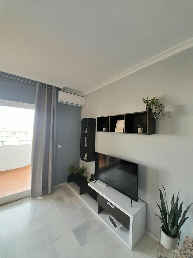 Nice Apartment Near The Beach Фуeнхирола Екстериор снимка