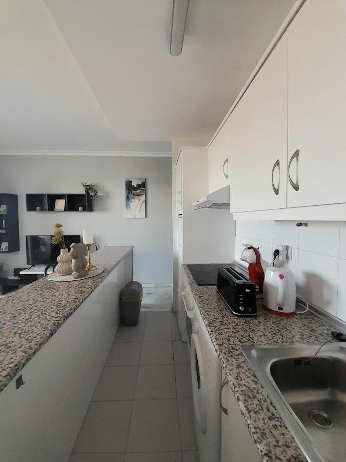 Nice Apartment Near The Beach Фуeнхирола Екстериор снимка