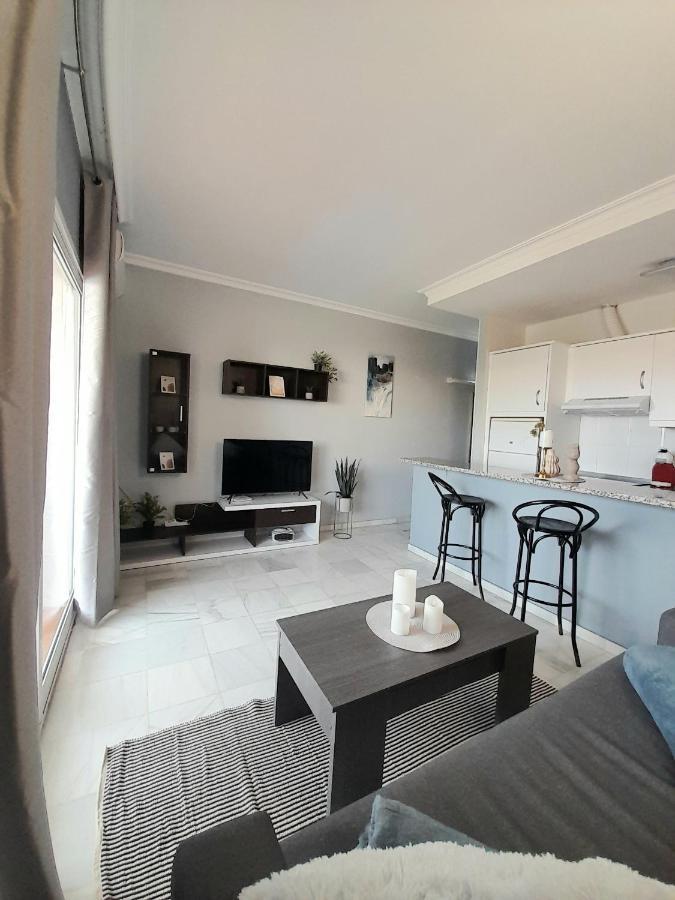 Nice Apartment Near The Beach Фуeнхирола Екстериор снимка