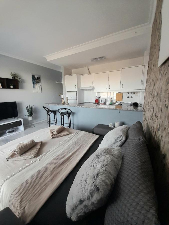 Nice Apartment Near The Beach Фуeнхирола Екстериор снимка