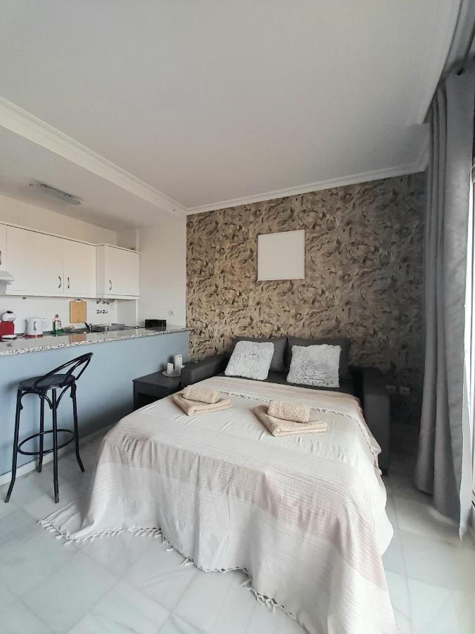 Nice Apartment Near The Beach Фуeнхирола Екстериор снимка