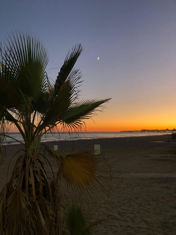 Nice Apartment Near The Beach Фуeнхирола Екстериор снимка